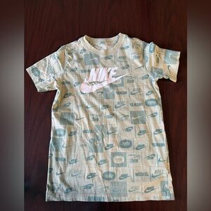 Nike Kids' Light Green Logo Graphic Tee size M